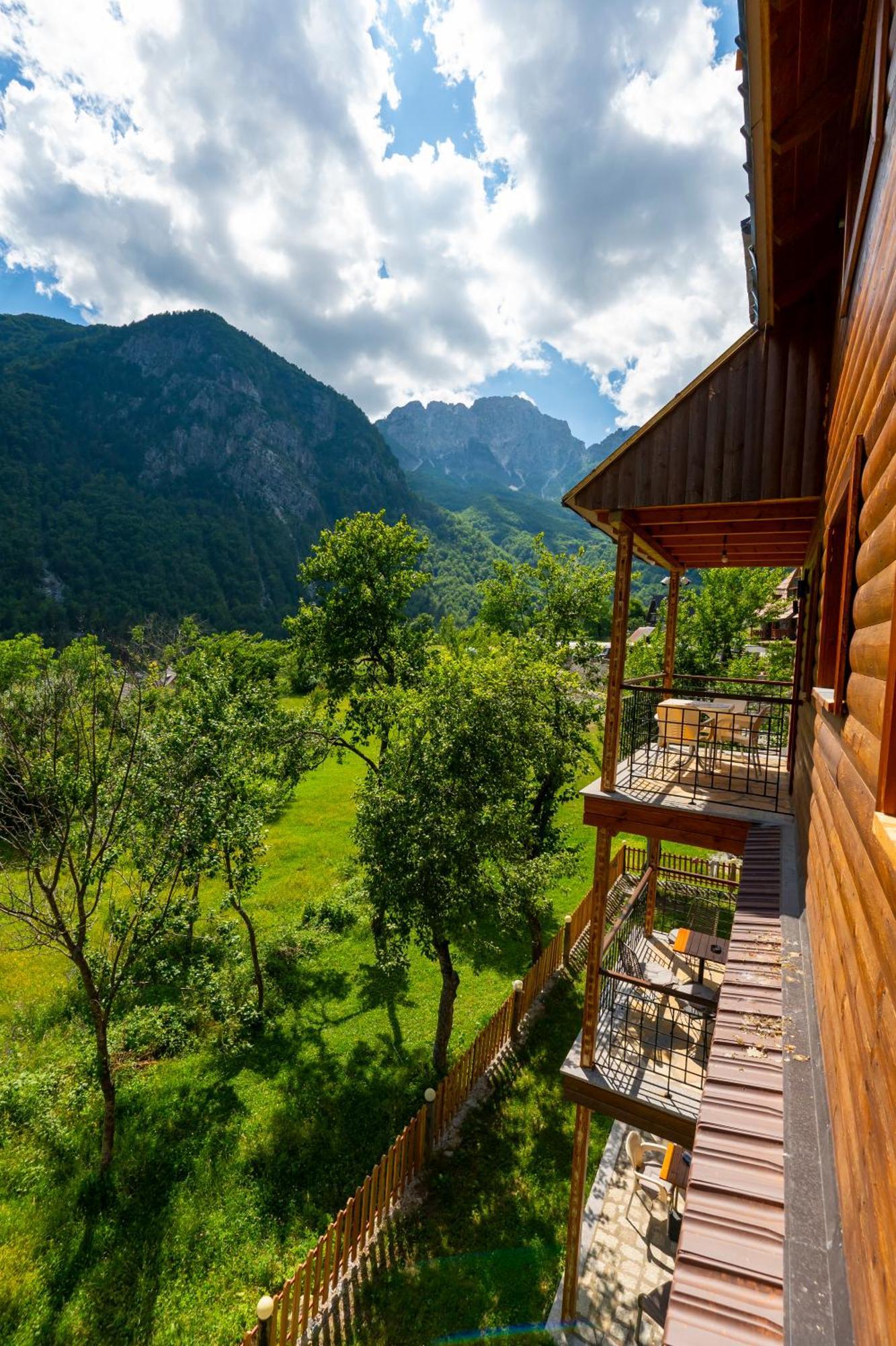 Gegest Hotel Theth Exterior photo